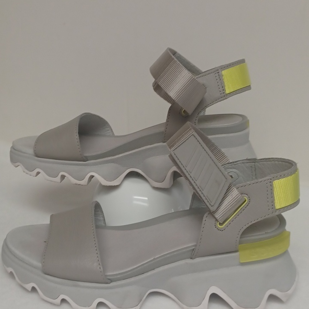SOREL KINETIC SANDALS SIZE 6.5